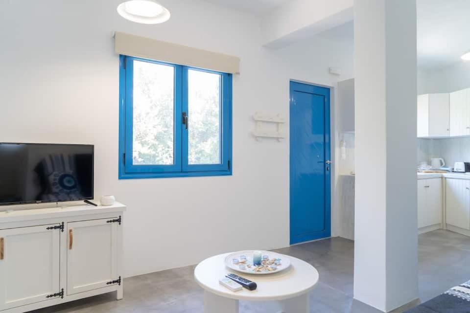 Blue Moon Apartments Makrýgialos Exteriér fotografie